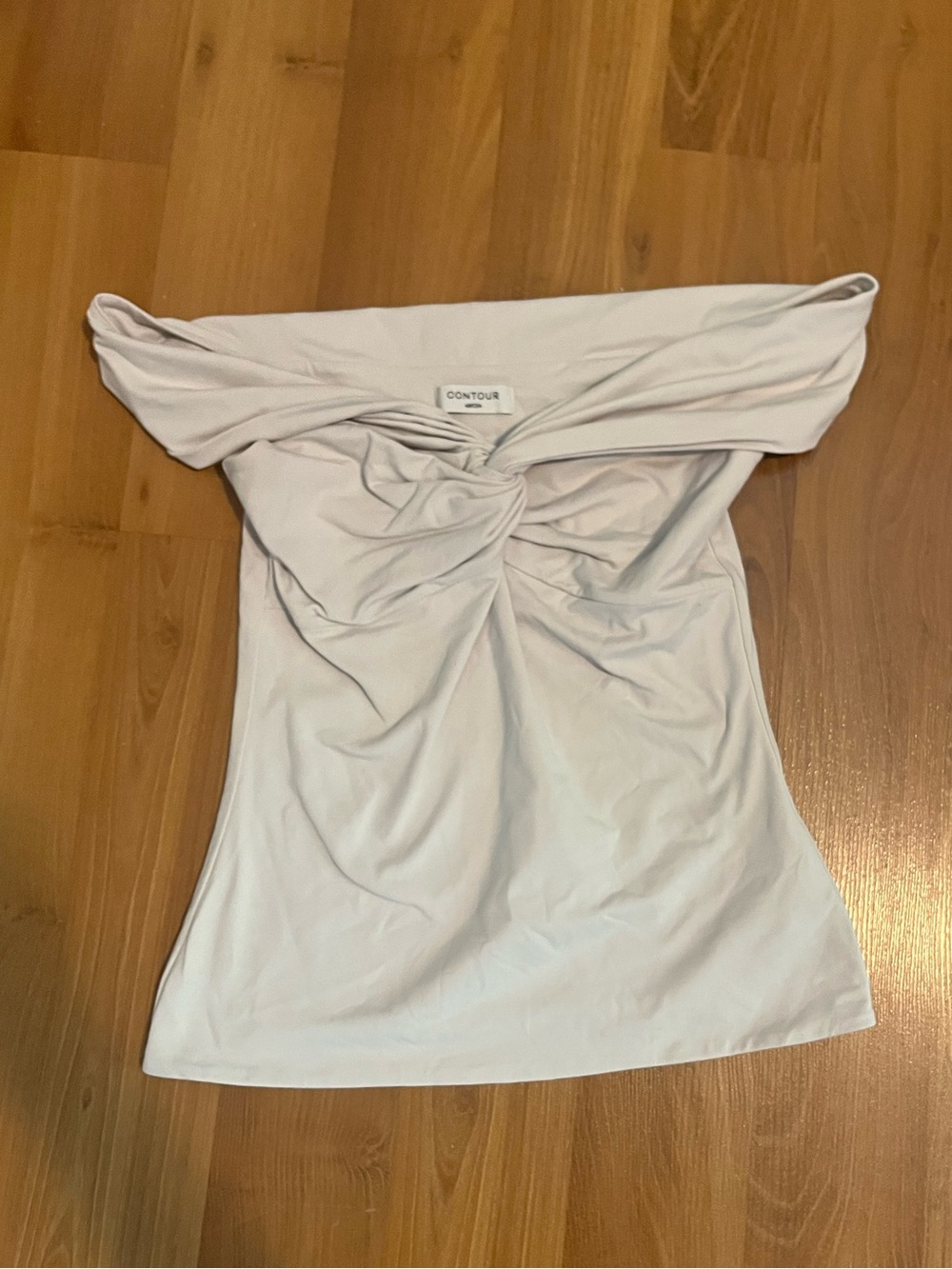 Babaton x Aritzia "Contour Twist Off-Shoulder Top" - Picture 4 of 6